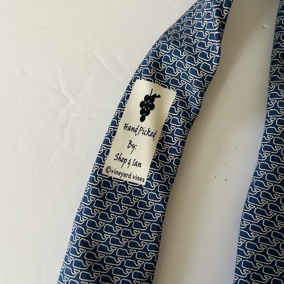 Vineyard Vines “handpicked by Shep & Ian” Whale tie - Picture 4 of 4